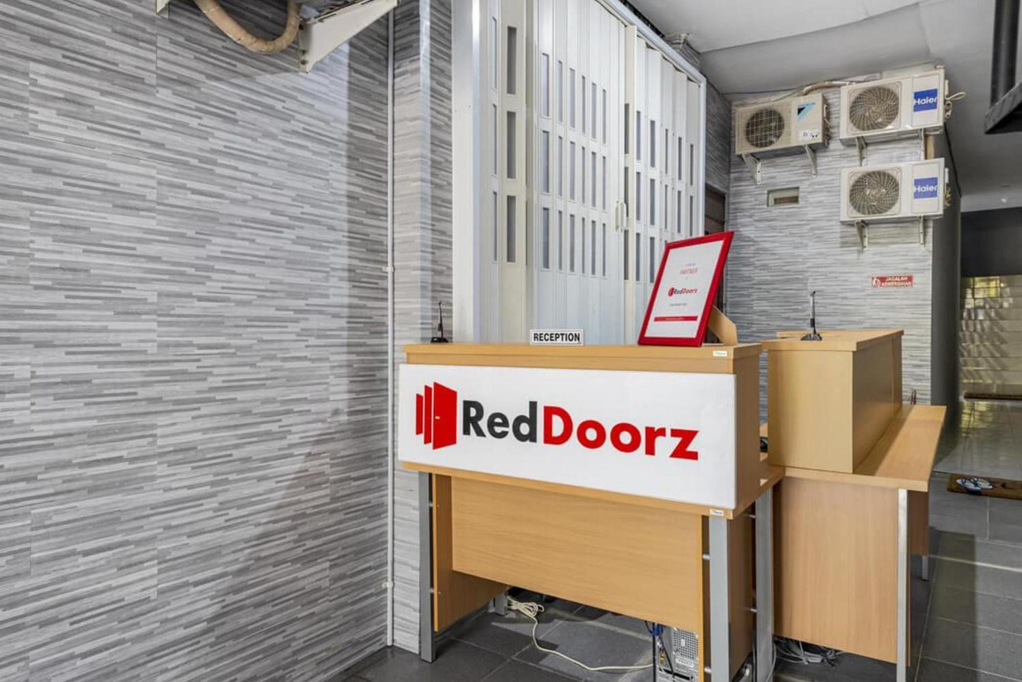 RedDoorz @ Jemursari Surabaya 2 Exterior foto